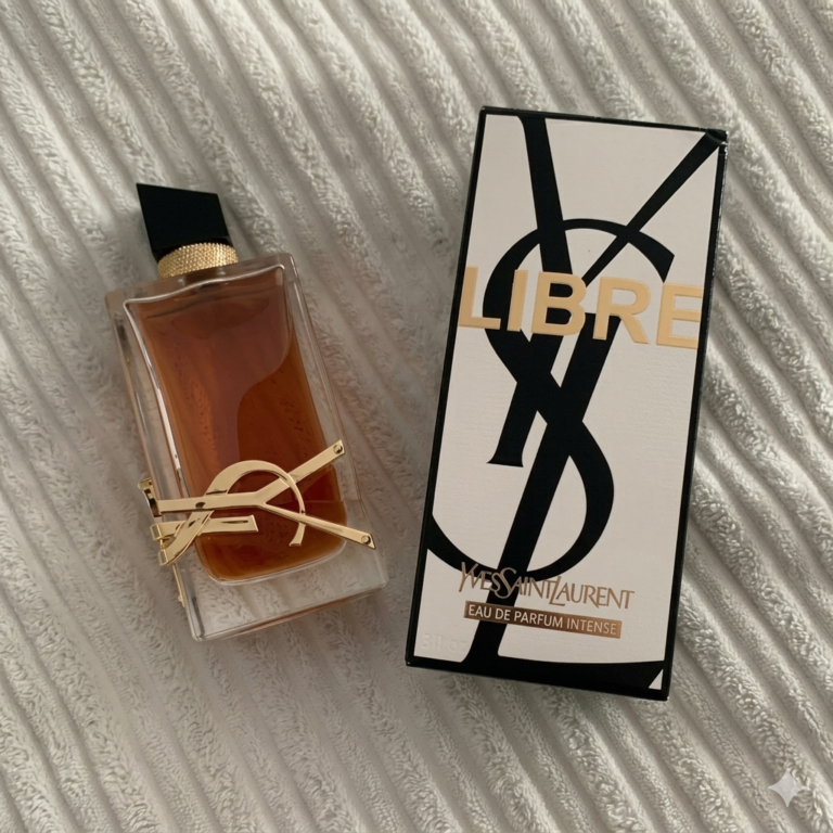 تبحثين عن عطر يختصر معنى الفخامة والجاذبية؟ إليكِ السر الساحر لنفحات تأسر الحواس وتدوم لأيام! ✨💎