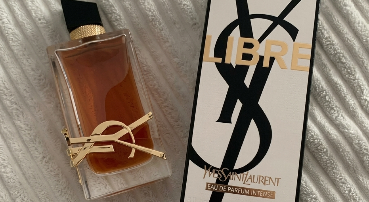 تبحثين عن عطر يختصر معنى الفخامة والجاذبية؟ إليكِ السر الساحر لنفحات تأسر الحواس وتدوم لأيام! ✨💎